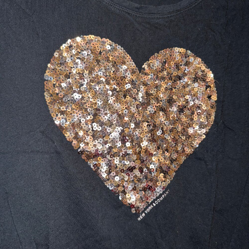 New York & Company – Black U-Neck T-Shirt w/Large Gold Sequined Heart (Size XL) - Picture 3 of 4